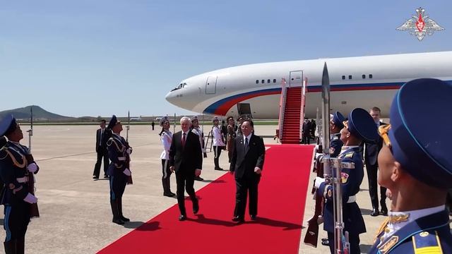 Министра обороны России встретили в Северной Корее красной дорожкой и солнечной погодой