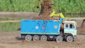 Машинки для детей и малышей. Мультик про машинки. Машинки едут по грязи, на задание.