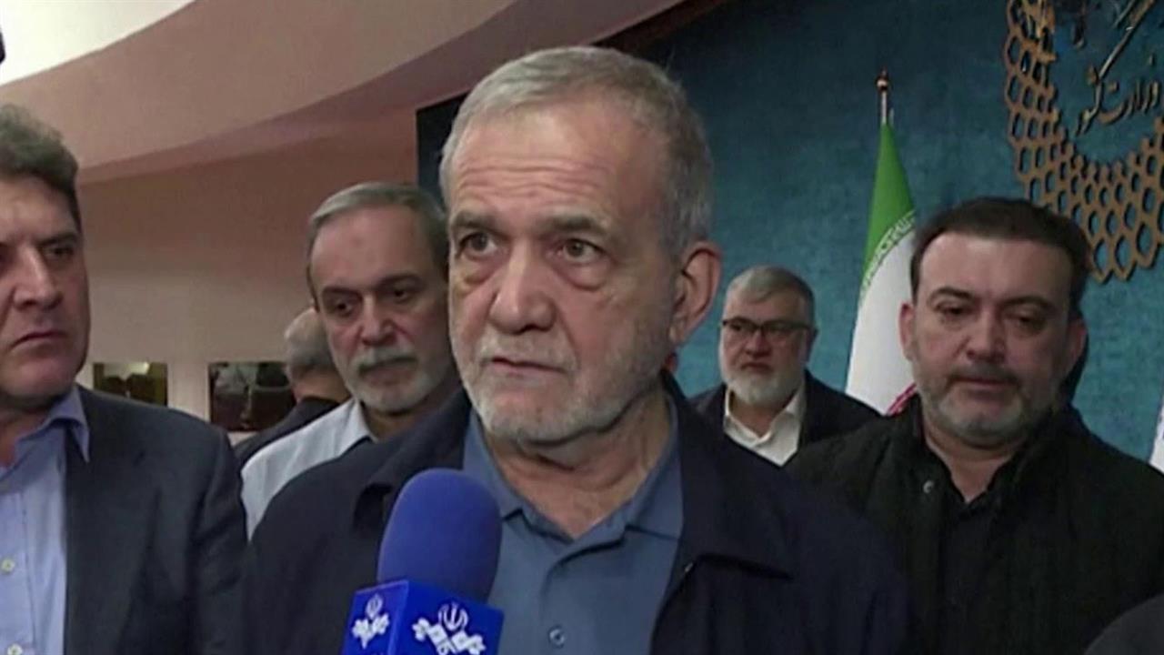 Тегеран не вступит в переговоры под давлением, угрозами или блокадой, заявил президент Ирана