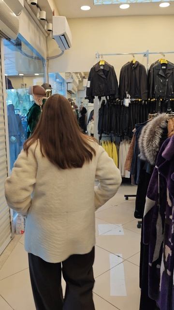 Белая меховая турецкая куртка. Люблю такую длину!