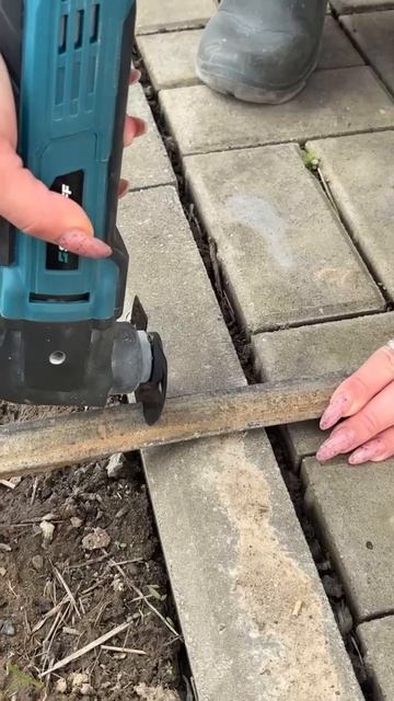 Это не замена болгарке, но в бытовых задачах спасает