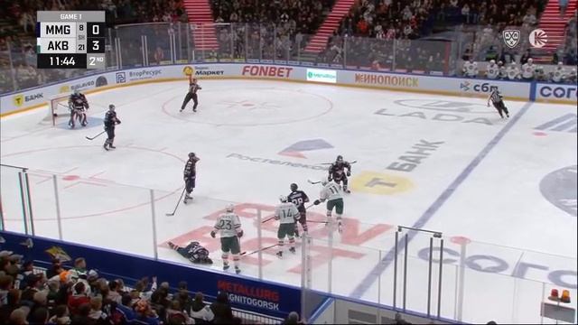 КХЛ. Металлург_Ак Барс 25.04.2026. Яшкин очень мягко уложил Вовченко. Вовченко лежит лежит лежит.