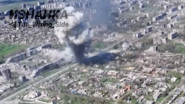 💥Авиация ВКС России отработала ФАБ-1500 по ПВД 100 омбр ВСУ в г.Константиновка…