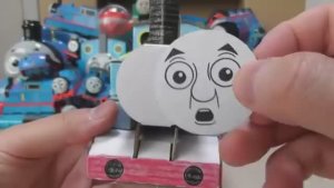 Для детей.  Паровозик Томас и его друзья! Играем паровозиками.