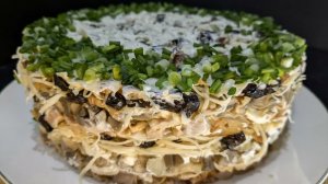 ЗАКУСОЧНЫЙ торт НАПОЛЕОН! Сытный слоеный салат фаворит ПРАЗДНИЧНОГО СТОЛА!