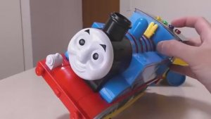 Для детей.  Паровозик Томас и его друзья! Играем паровозиками.