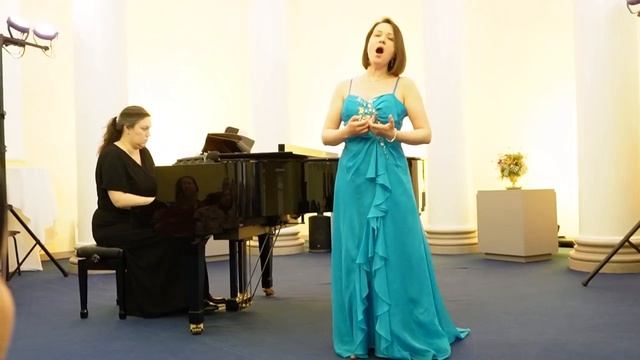 Любовь Балашова исполняет романс Рахманинова «Весенние воды». Фортепиано — Наталья Латифова