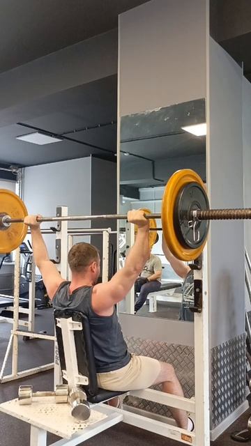 Лучший жимовик из за головы 70кг на 5 #жим #бодибилдинг #личность