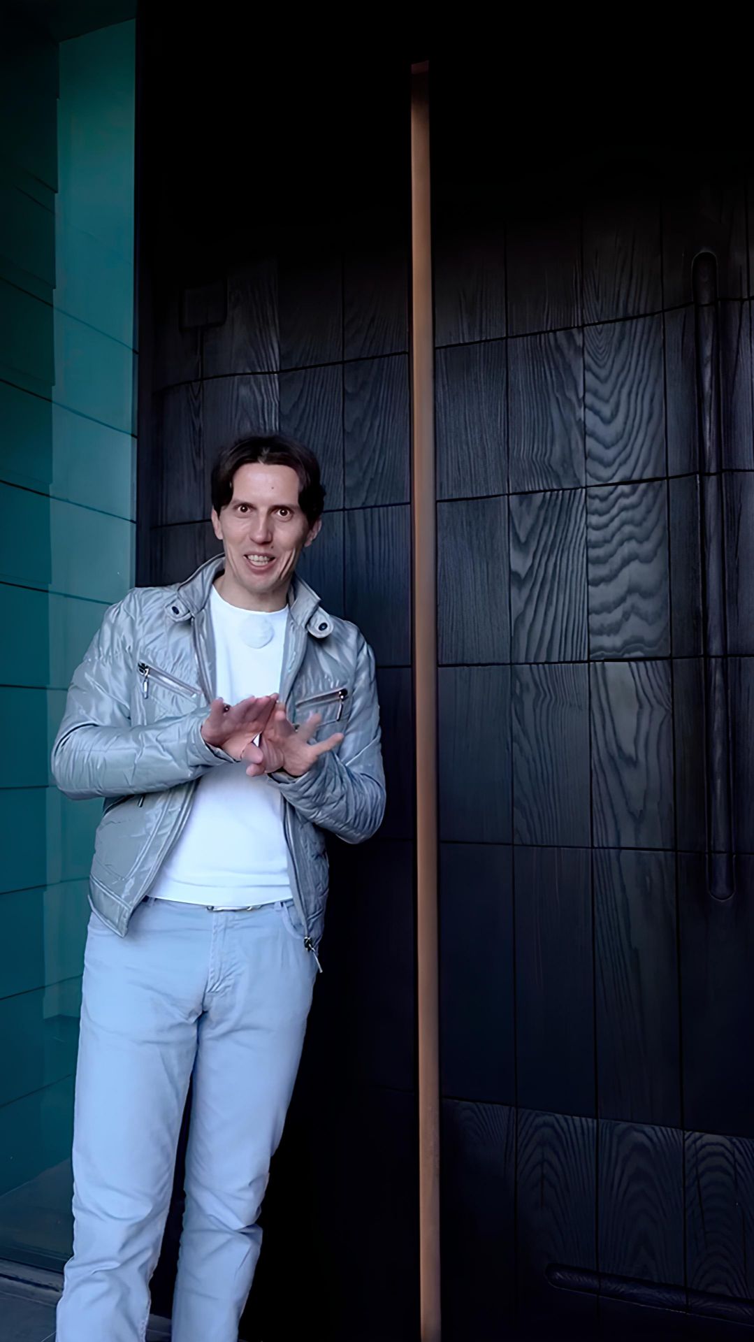 Экспериментальная Pivot Door