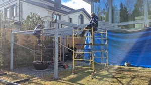 навес с прозрачной крышей из поликарбоната