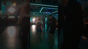 Подход к девушке в клубе