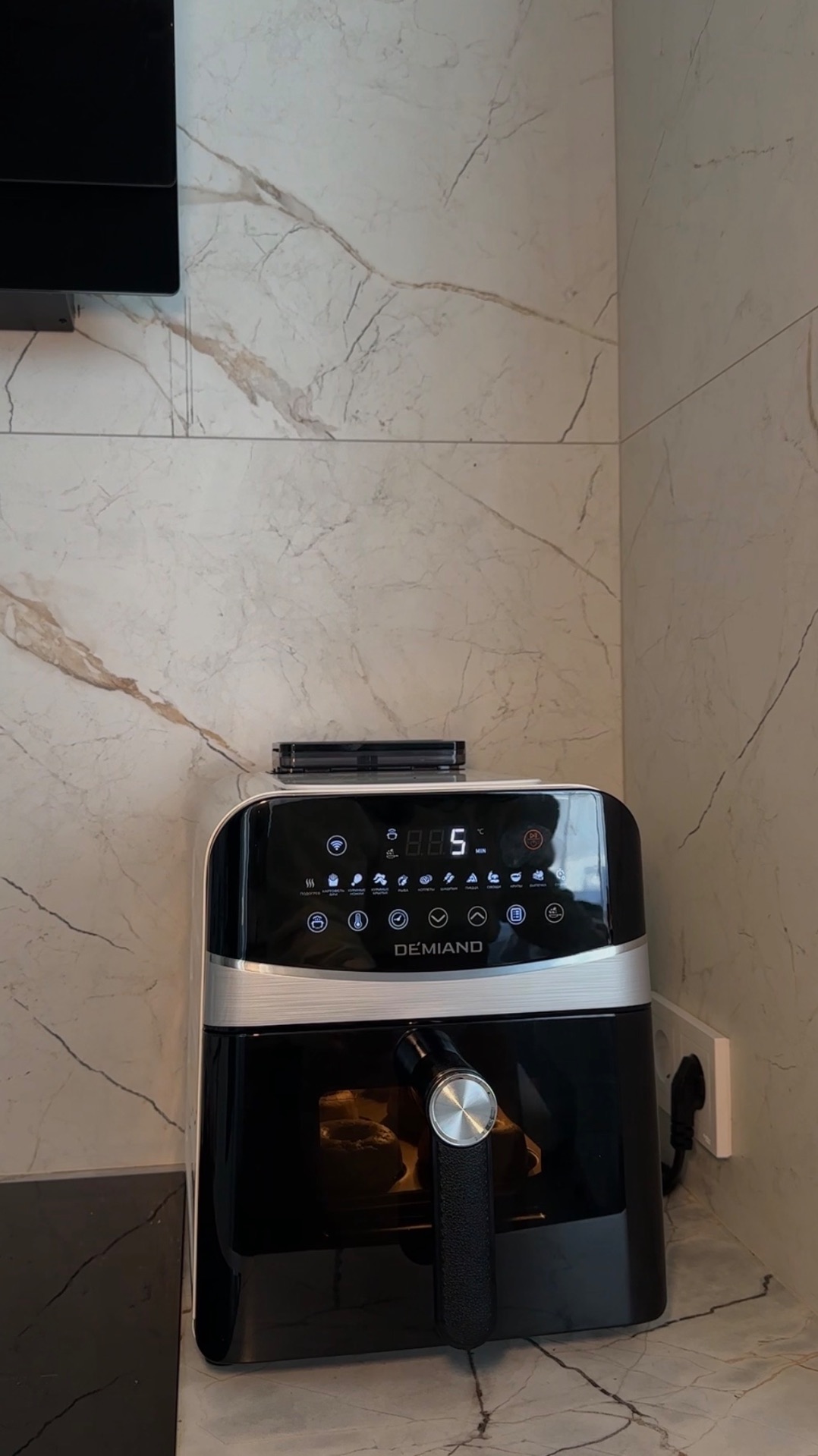 Как быстро отмыть чашу аэрогриля от нагара?