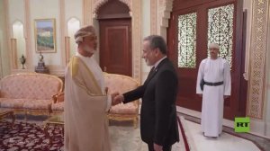 سلطان عمان يستقبل وزير الخارجية الإيراني في مسقط لبحث جهود الوساطة وإنهاء النزاعات