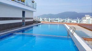 В нашем отеле есть бассейн на крыше!