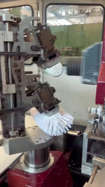 2050. Сборка щётки для цистерн