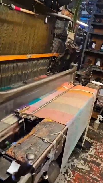 2055. Старинный, автоматический ткацкий станок