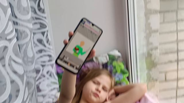 Устроили дом на окне