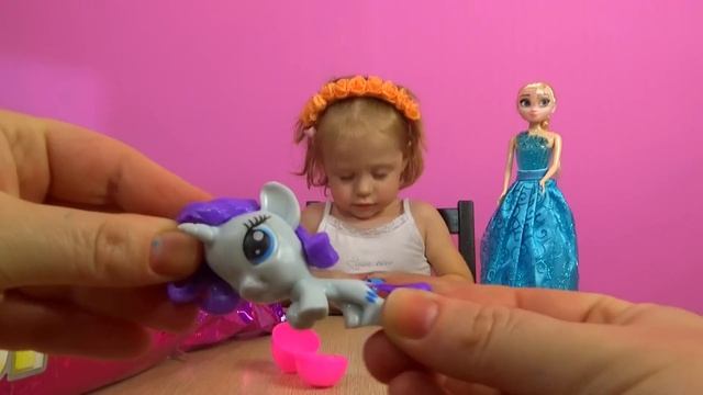 Огромный сюрприз! Видео про игрушки для детей