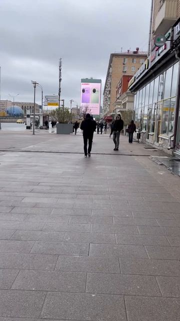 Такая разная реклама у ст. м. Сокол