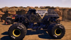 Монстр траки на трассе! НЕВЕРОЯТНЫЕ БИТВЫ машин в игре Monster Jam Showdown