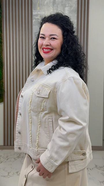 🕊 Молочный деним в сочетании с пыльно-розовым топом — это квинтэссенция нежности и весенней свеже...