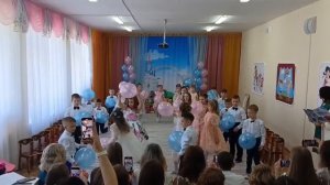 Танец с шарами _Маленькая страна_. Выпускной в нашем детском саду.