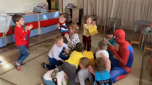 поролоновое шоу скай и человек паук