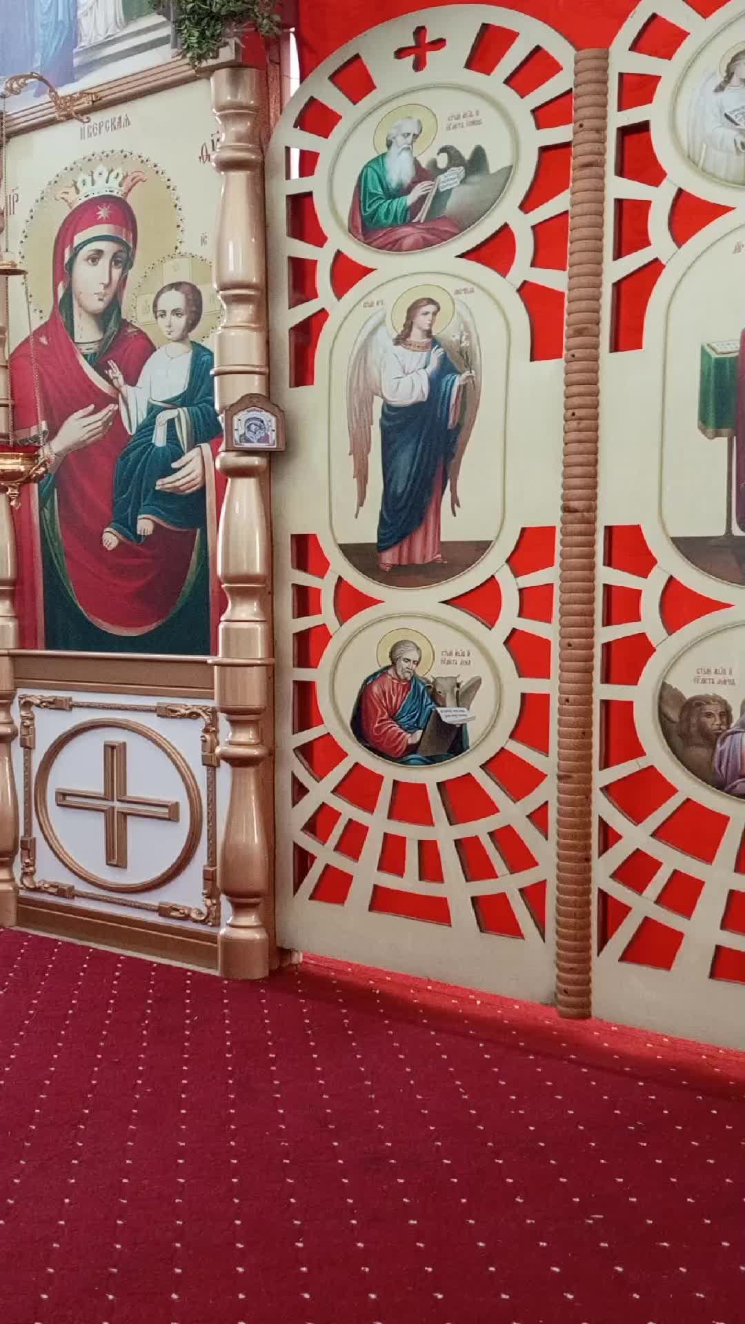 Божественная служба в храме Святой Троицы