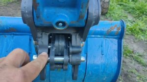 Поставил новый быстросъем для ковшей #RippaR15 #RippaNDI322 #РиппаР15