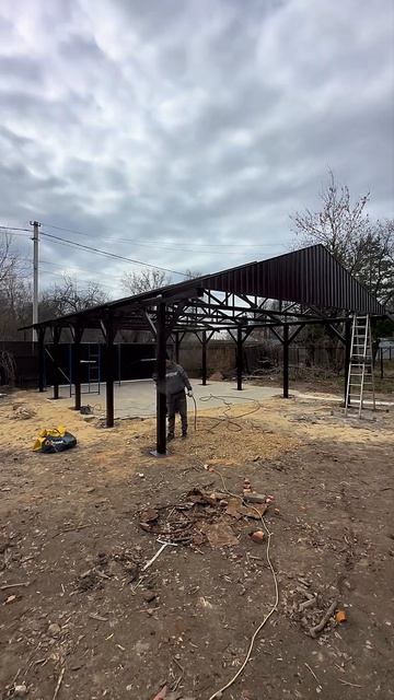 Двускатный навес для автомобилей