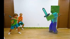 Крис и Майкл против Майнкрафт монстров