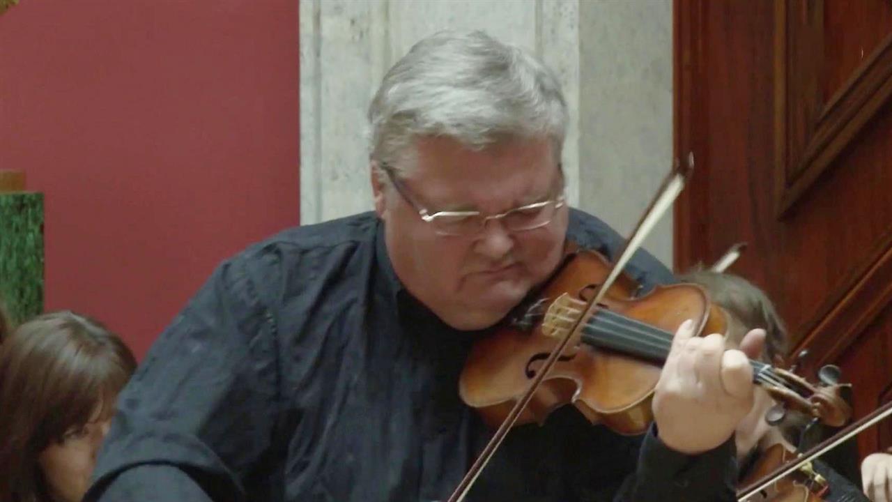 Петербург прощается с худруком и главным дирижером Симфонического оркестра Сергеем Стадлером.