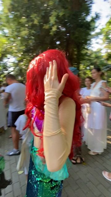 русалочка и нептун в мусоре