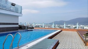 Немного неухожено у бассейна,а так ничего!