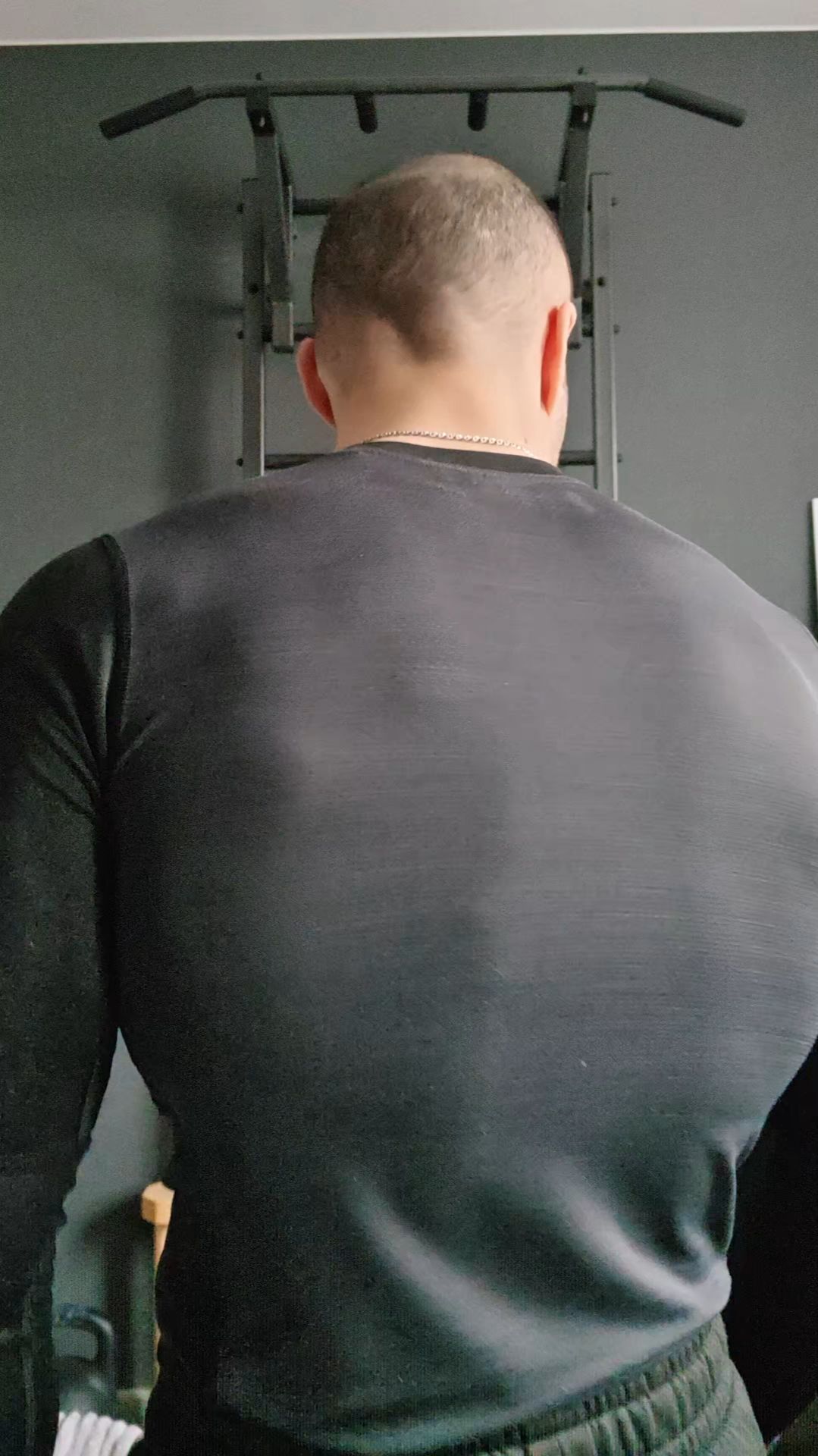 Идеальные отжимания на брусьях с весом тела в домашних условиях