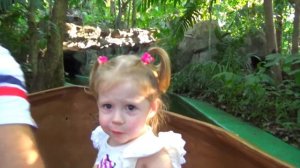 ВЛОГ： интересное путешествие по реке страха в парке ат