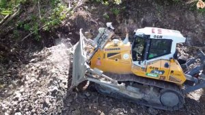 Строительство, срезаем горный склон, продолжение