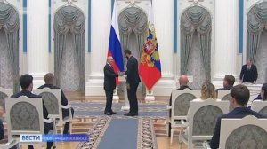 Владимир Путин вручил награды победителям чемпионатов мира по боксу и представителям Федерации бокса