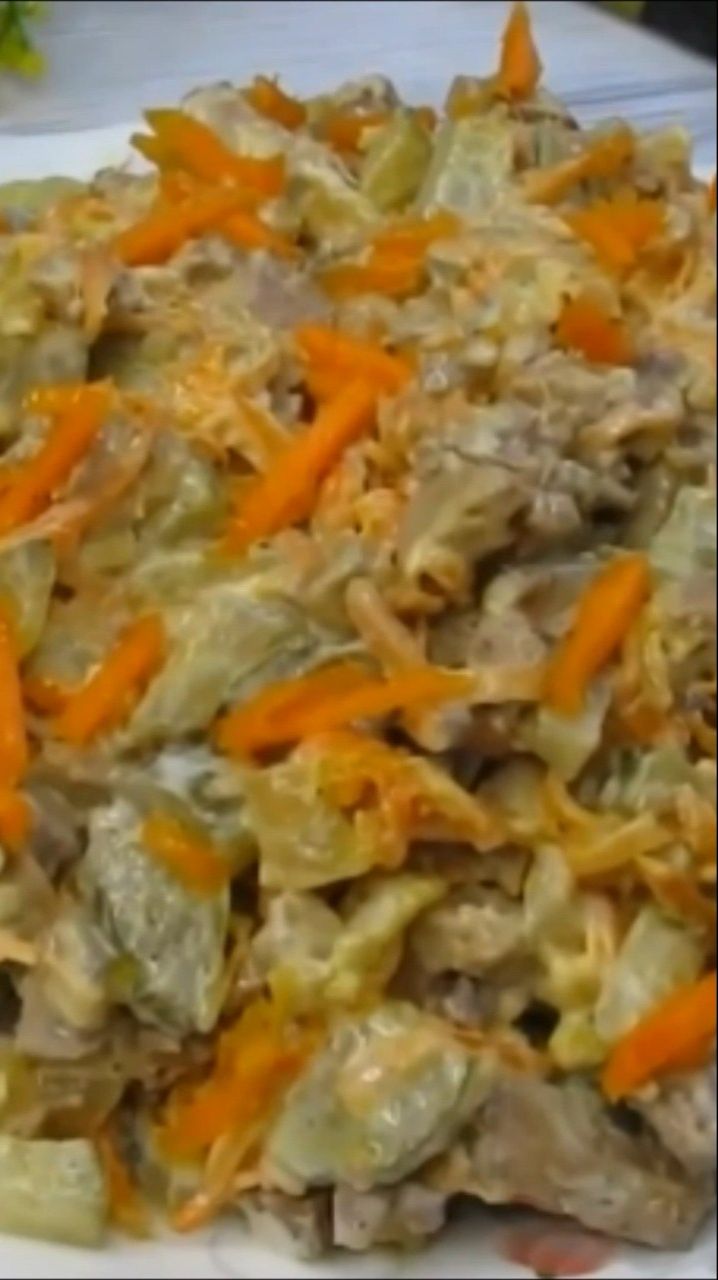 Салат этот вызывает много споров. Но мне он нравится именно в таком исполнении.