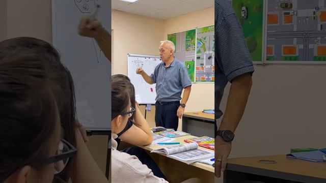 ТЕМА 6 и 7 Сигналы светофора и регулировщика