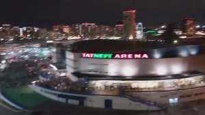 Поехала на встречу.