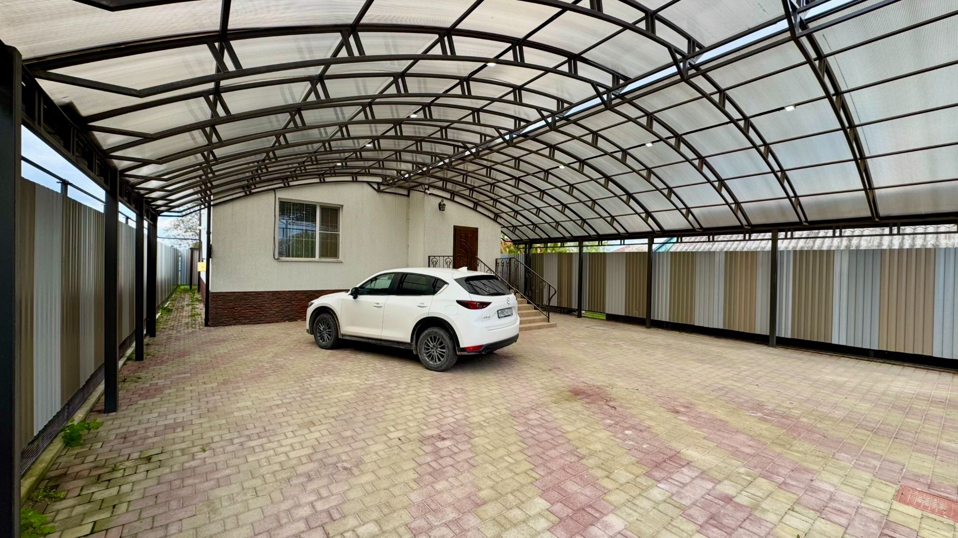 Двор в плитке!! Дом с ремонтом под Краснодаром!!