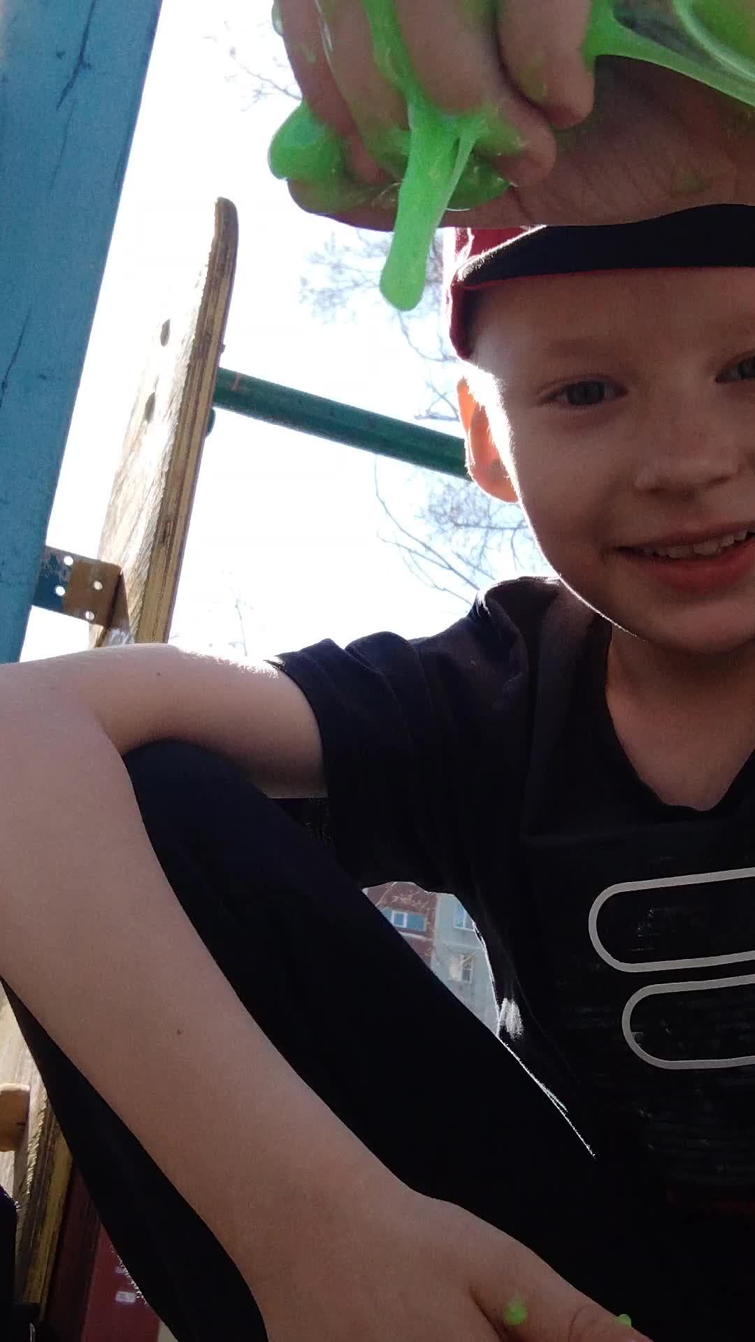 стрим на улице с подругой