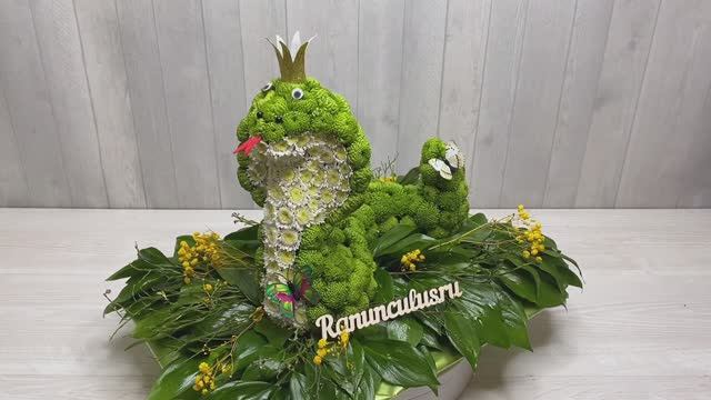 Змея из цветов