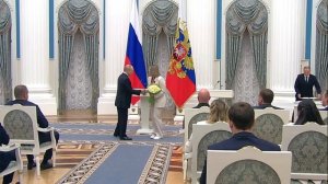 «ОНА ЖДЁТ РЕБЁНКА». Путин неожиданно сказал это на награждении чемпионов мира по боксу