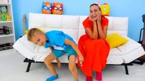 Крис учится делиться едой с друзьями