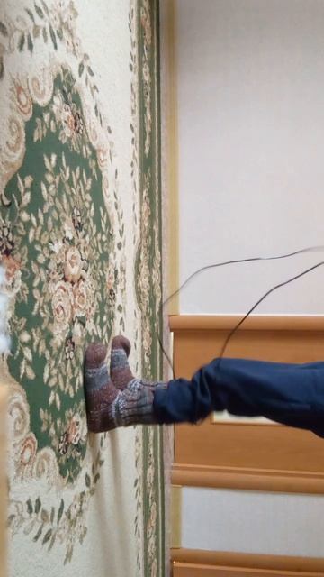 прыгнул на скакалке 30 раз. !