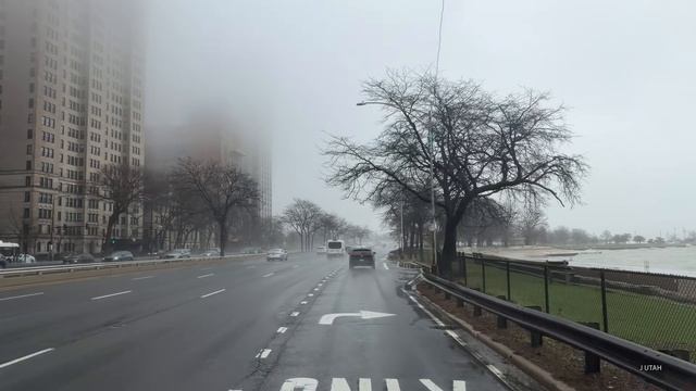 США. Поездка дождливым утром по центру города Чикаго в формате 4К