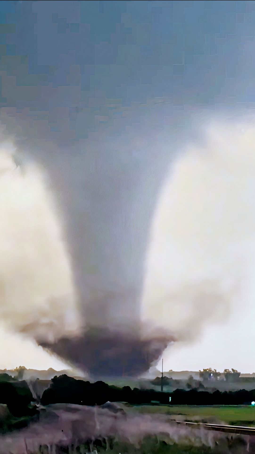 Видео мощного ТОРНАДО (смерч), который обрушился на США🌪️