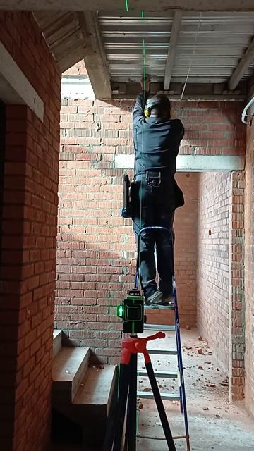 Трассы по потолку. Клипсы под гофру